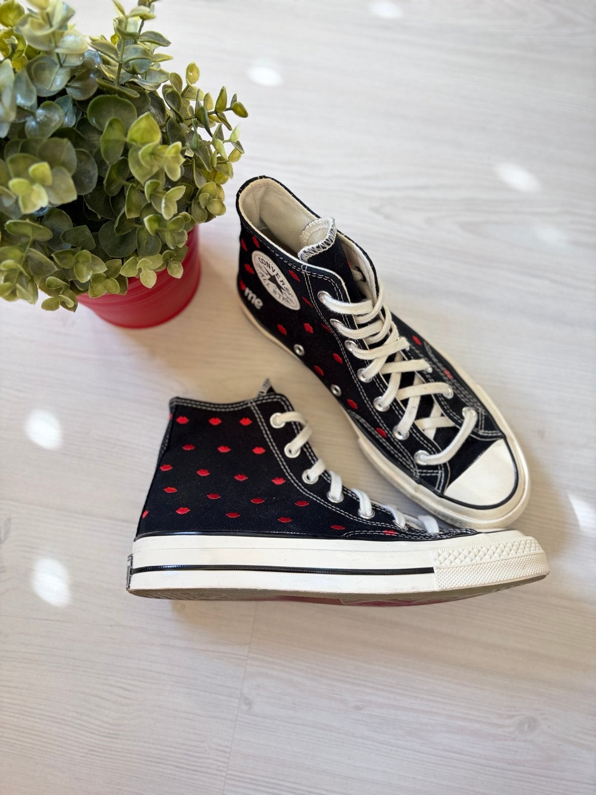 Converse All Star Chuck 70 Hi "Embroidered Lips" mt 39, Zwart, Ophalen of Verzenden, Sneakers of Gympen, Zo goed als nieuw