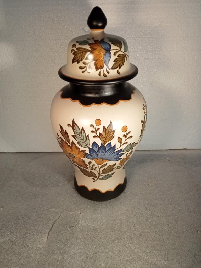 Gouda dekselvaas met floraal decor, Antiek en Kunst, Ophalen of Verzenden