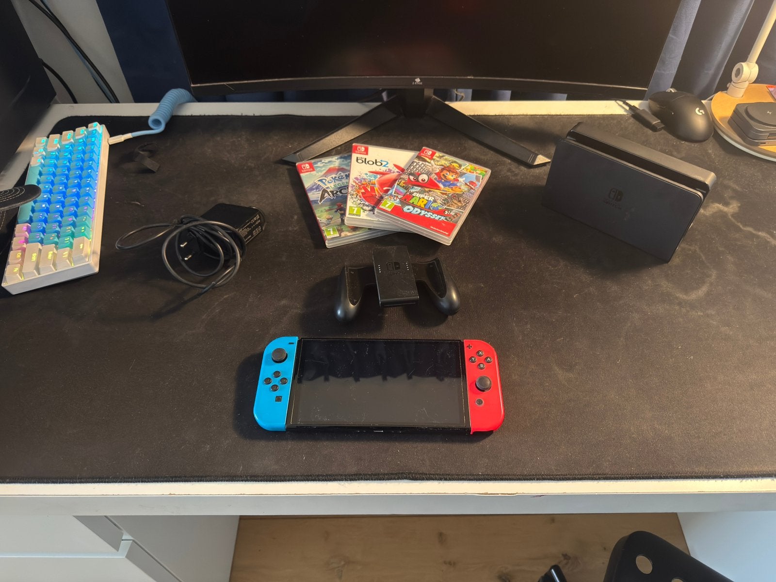 Nintendo Switch OLED + Games + Extra opslag (128GB), Spelcomputers en Games, Spelcomputers | Nintendo Switch, Zo goed als nieuw