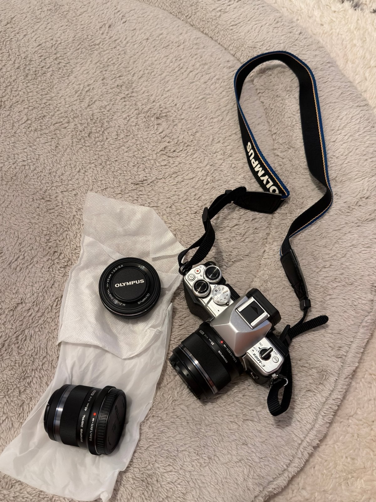 Olympus OM-D E-M10 + 3 M.Zuiko lenzen – complete set, Ophalen, Zo goed als nieuw, Compact, Olympus