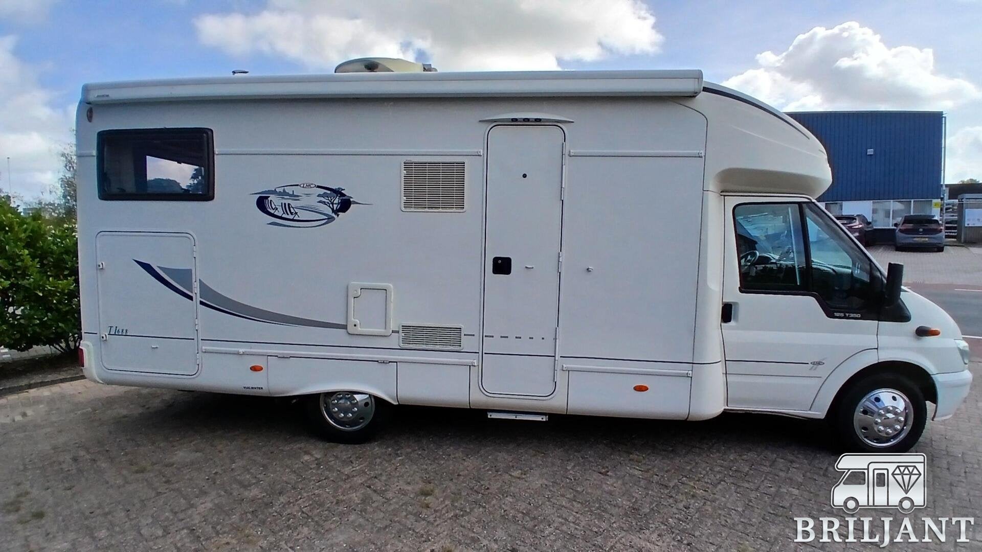 Foto 4 van Lmc LIBERTY 688 TI AUTOMAAT/dwarsbed