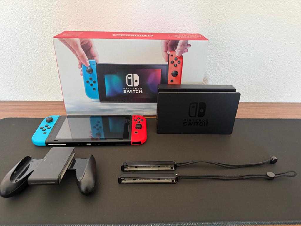 Nintendo Switch met Joy-Cons en accessoires, Ophalen of Verzenden, Zo goed als nieuw, Met 2 controllers, Switch Original