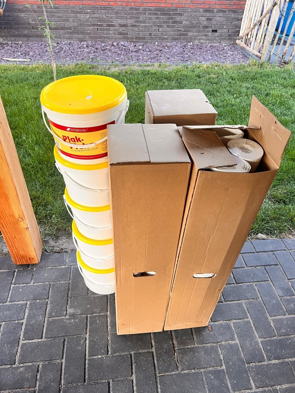 6 rollen glasvezelbehang met 3 emmers behanglijm, Ophalen, Glasvezelbehang, 75 m² of meer
