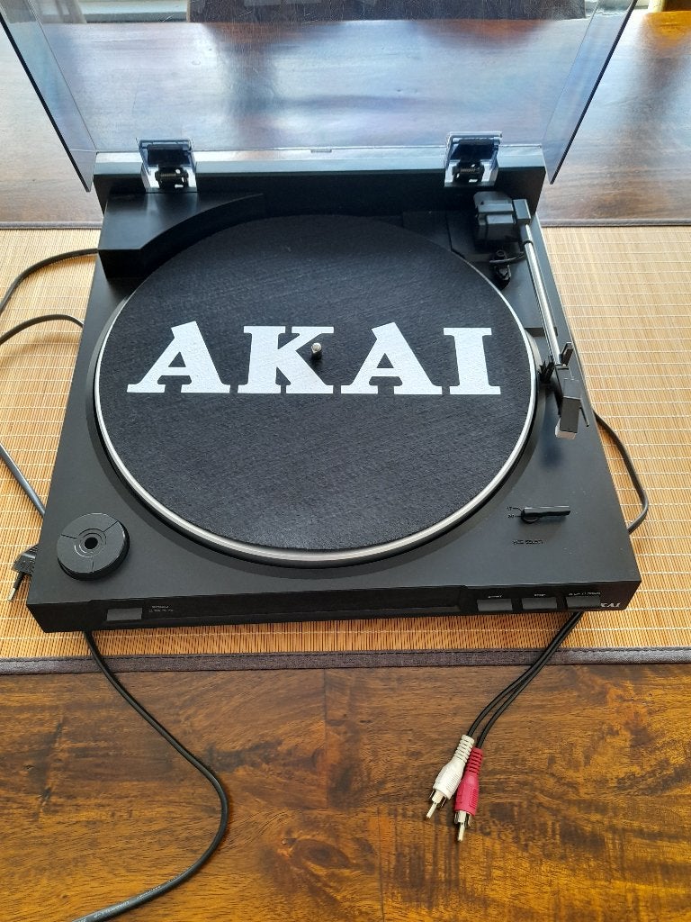 Akai ATT01U Turntable met USB-aansluiting, Ophalen, Zo goed als nieuw, Automatisch, Platenspeler