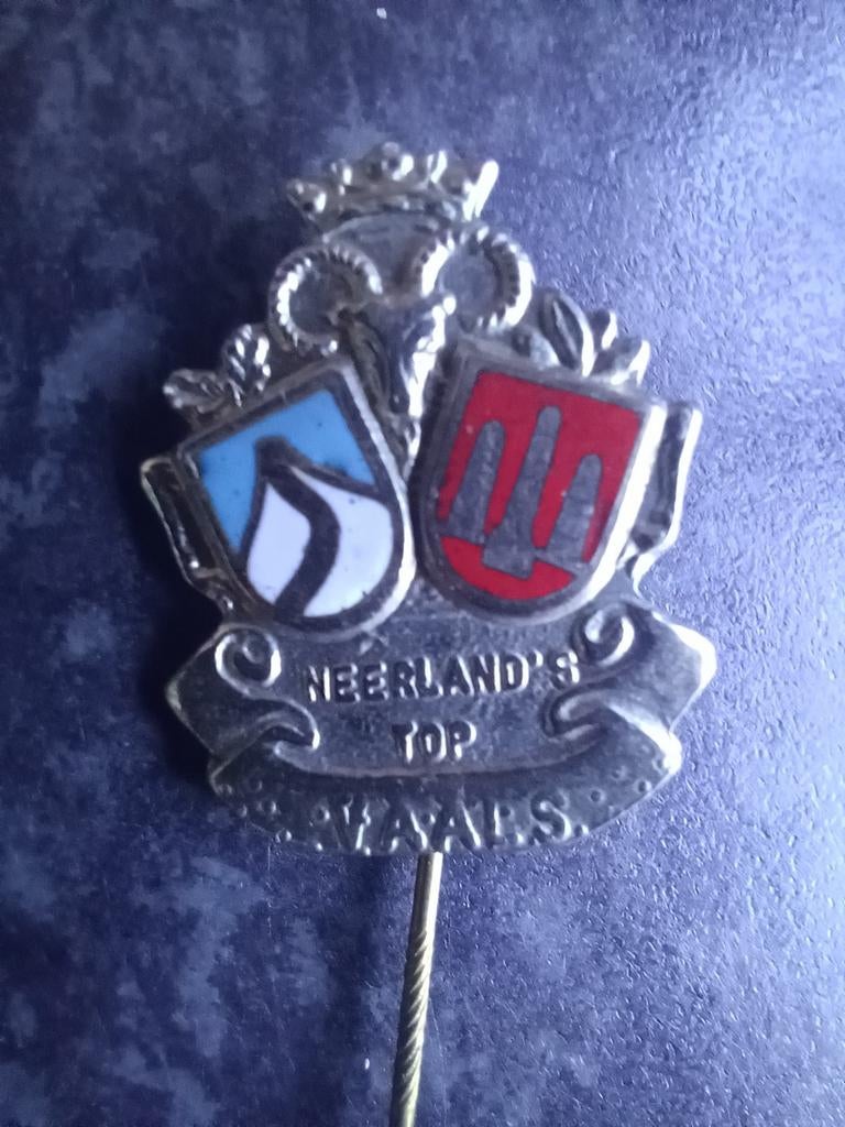 Speldje Vaals Neerland's Top 2 schildjes emaille, Ophalen, Gebruikt, Overige onderwerpen, Speldje of Pin