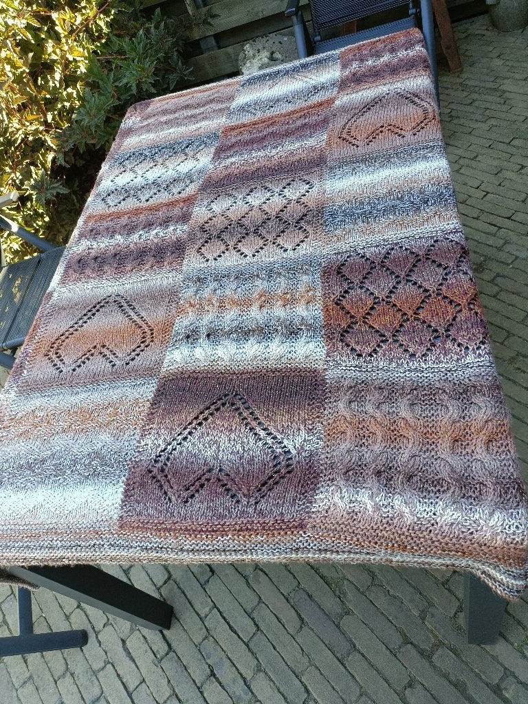 Gebreid bankdeken in verloop garen 1.20 x 1.50 mtr, Ophalen of Verzenden, Zo goed als nieuw, Eenpersoons, Deken of Dekbed
