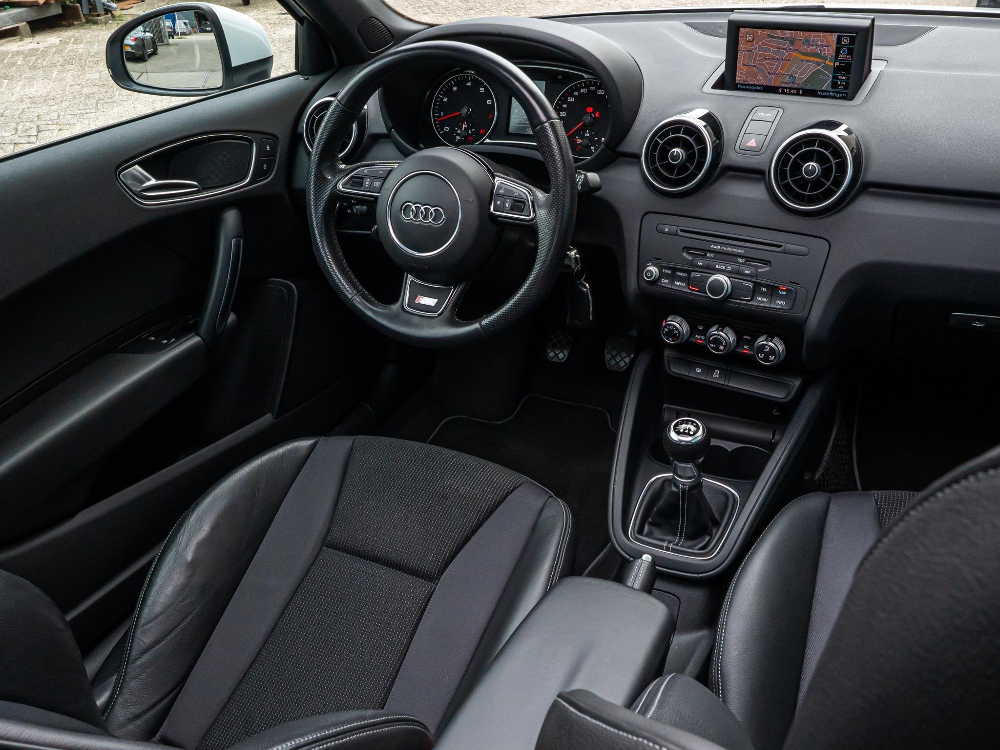 Audi A1 1.4 TFSI Pro Line S 2x S Line Pano Bi-xenon, Voorwielaandrijving, Euro 5, Zwart, 4 stoelen
