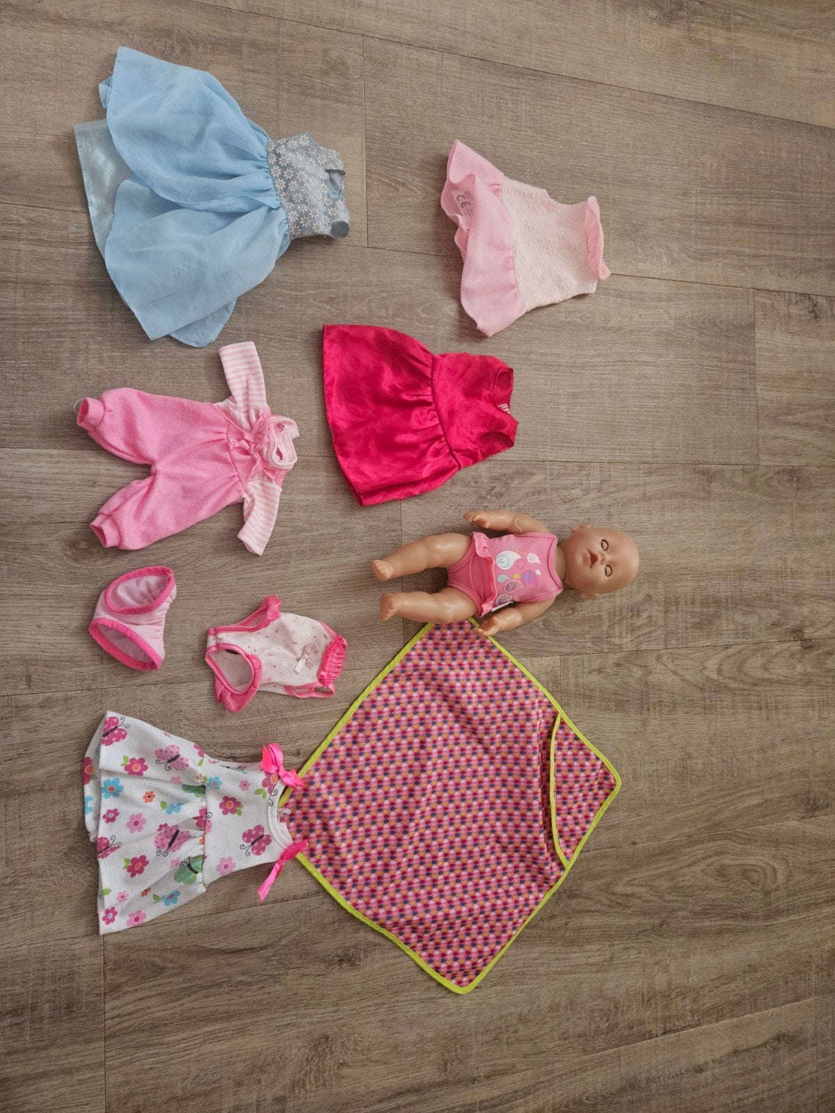 Baby Born pop met diverse kleertjes en accessoires, Ophalen of Verzenden, Gebruikt, Babypop