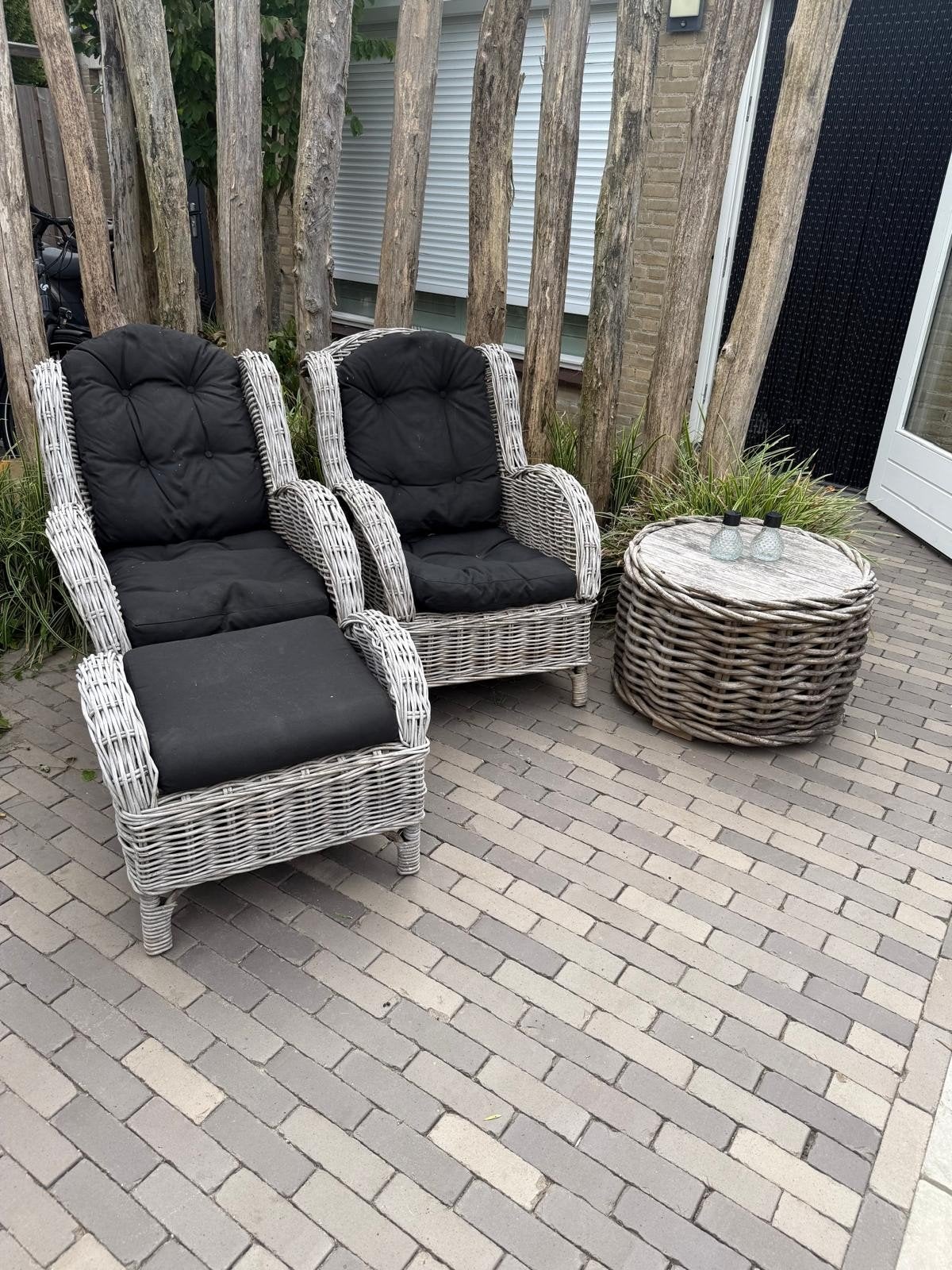 tuinset: 2 loungestoel , voetenbank en een tafel, Tuin en Terras, Tuinsets en Loungesets, Gebruikt, Rotan, Loungeset, Bijzettafel