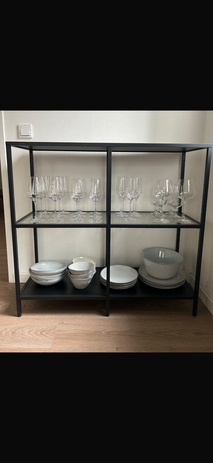 IKEA VITTSJÖ Open Kast - Zwart metaal en glas, Ophalen of Verzenden, Zo goed als nieuw