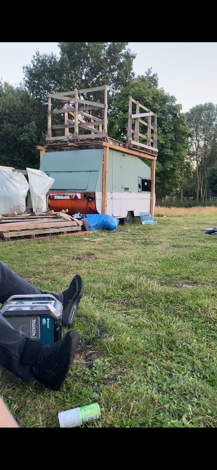Festival caravan zonder dakteras, Ophalen