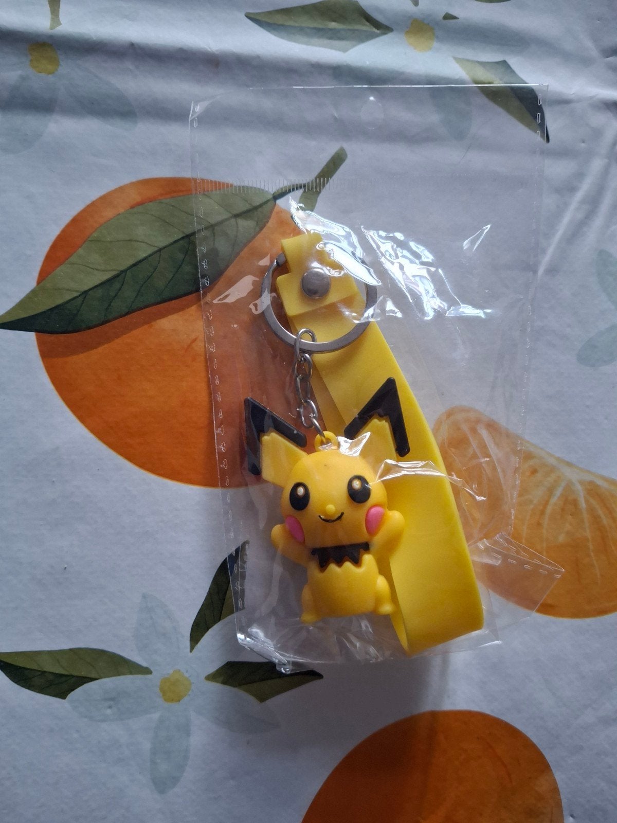Pokémon Pikachu sleutelhanger met polsbandje schoenkado, Ophalen of Verzenden, Nieuw, Knuffel of Figuurtje