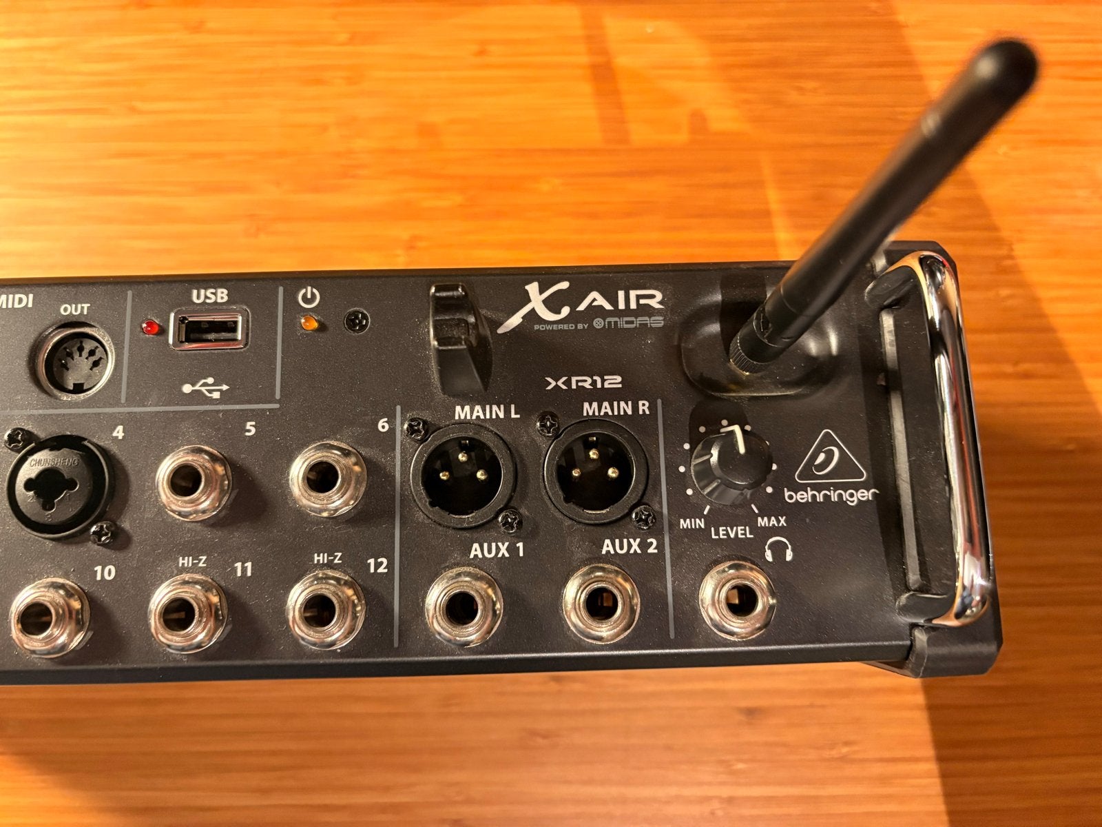 Behringer XR12 digitale mixer, Ophalen of Verzenden, Gebruikt, 10 tot 20 kanalen, Microfooningang