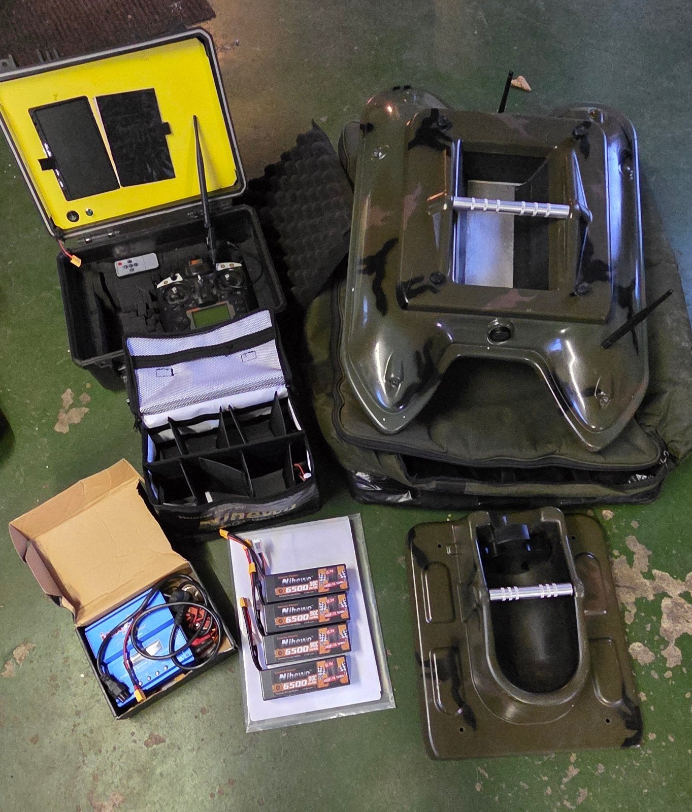voerboot gladiator rs2 incl diep en gps, Ophalen of Verzenden, Gebruikt, Complete set