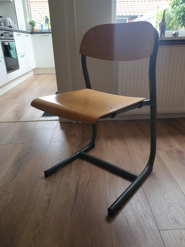 3 vintage schoolstoelen met kleine beschadeging, Ophalen, Gebruikt, Overige kleuren, Drie