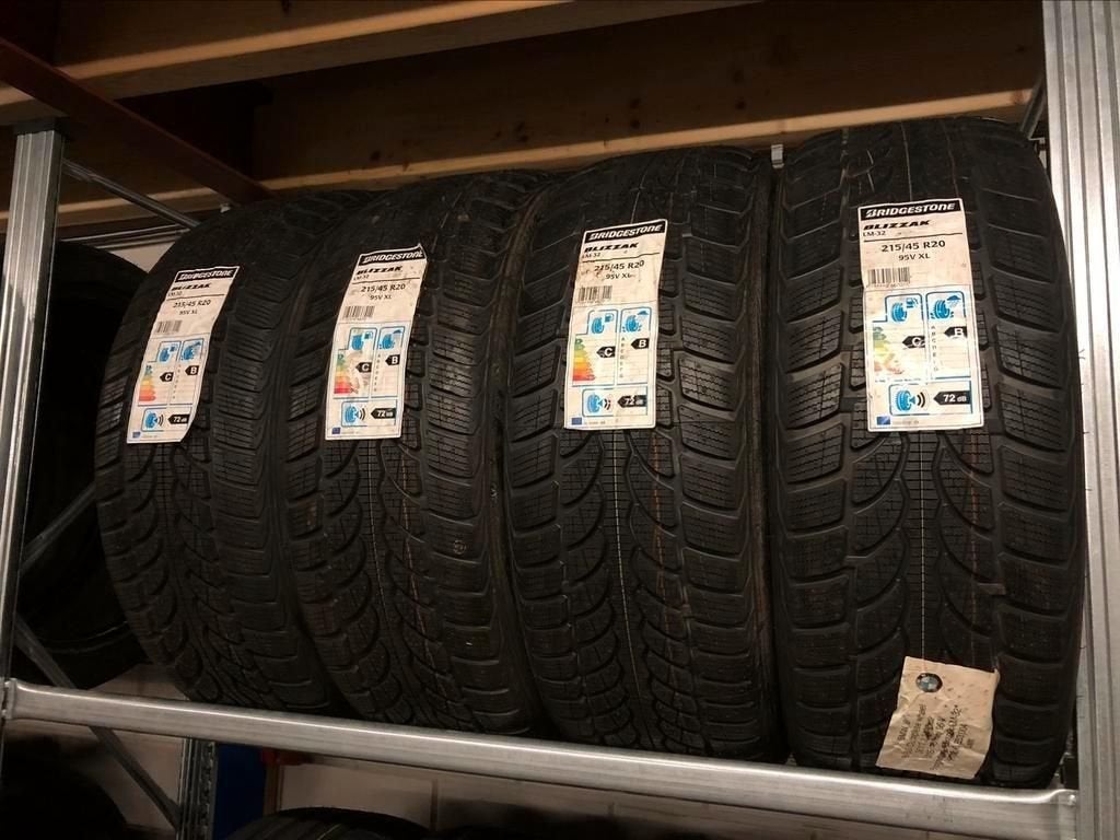 4x NIEUWE 215-45-20 Bridgestone A merk Banden! i3 i8 Q3 Q5