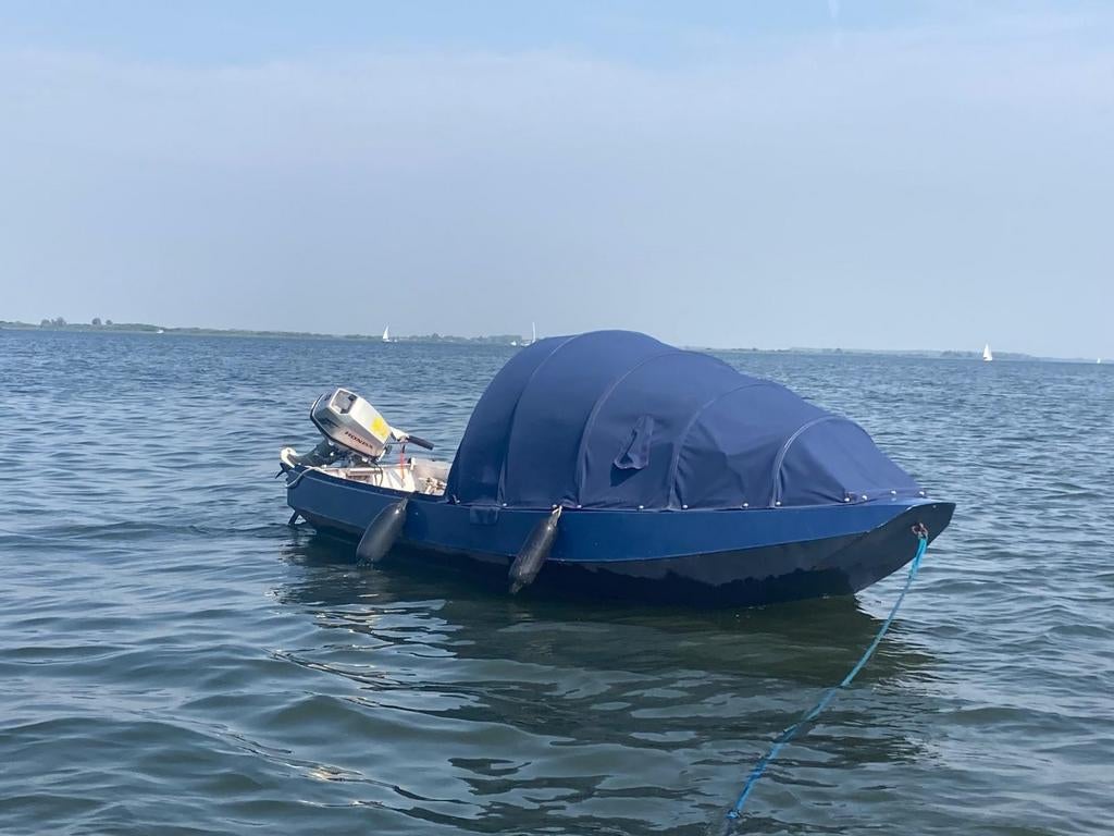Stalen roeiboot met buitenboordmotor, Ophalen, Gebruikt