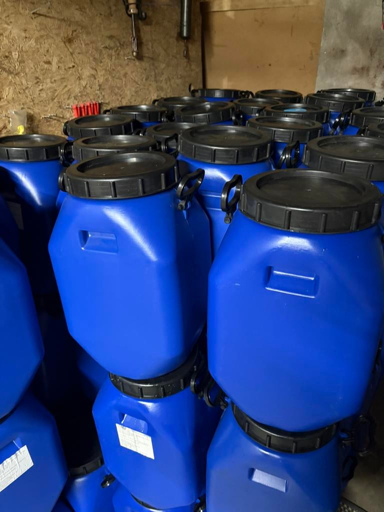 Grote voorraad voerton voertonnen tonnen vaten 30 liter, Ophalen of Verzenden, Vee