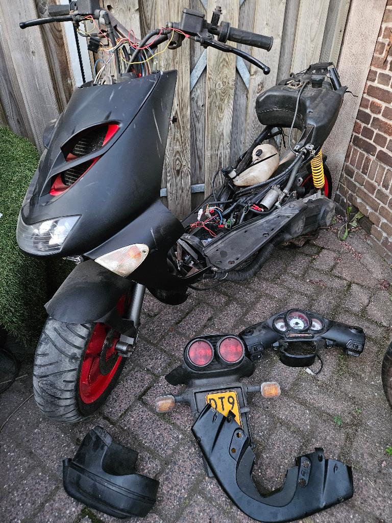 Aprilia SR50 Ditech in onderdelen Aprila SR stealth WWW LC, Fietsen en Brommers, SR, Gebruikt, Ophalen, Aprilia