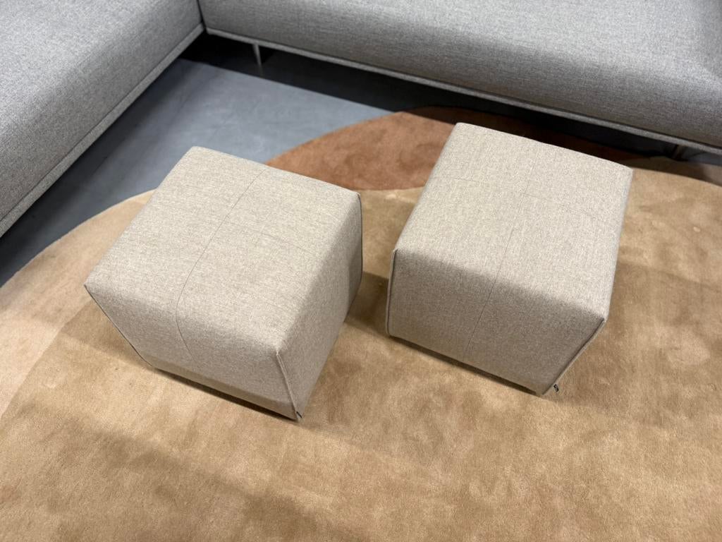 3 Nieuw Eyye Kub 47 Poef Kruk Voetenbank Synergy Stof Design, Huis en Inrichting, Banken | Voetenbanken en Poefen, Minder dan 50 cm
