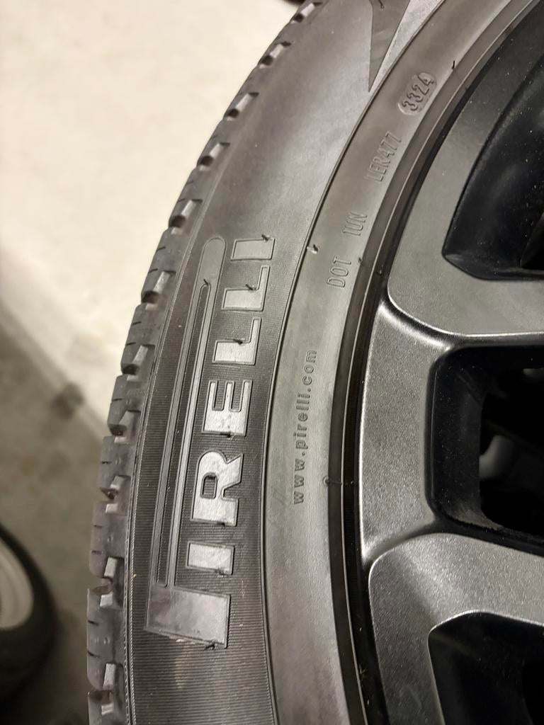 Foto 2 van Nieuwe 22 inch Dodge Ram 2025 Wielen met Pirelli All Season