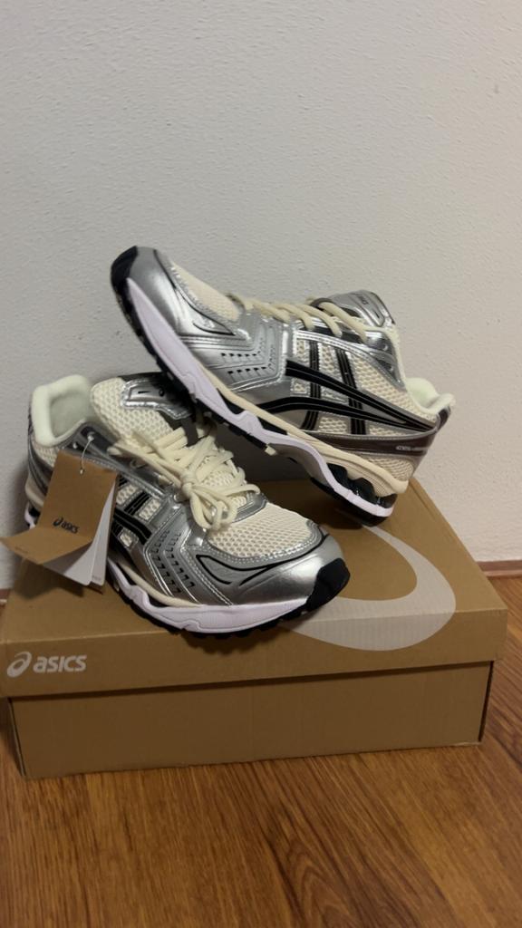 Asics Kayano 14, Ophalen of Verzenden, Nieuw, Wit, Sneakers of Gympen
