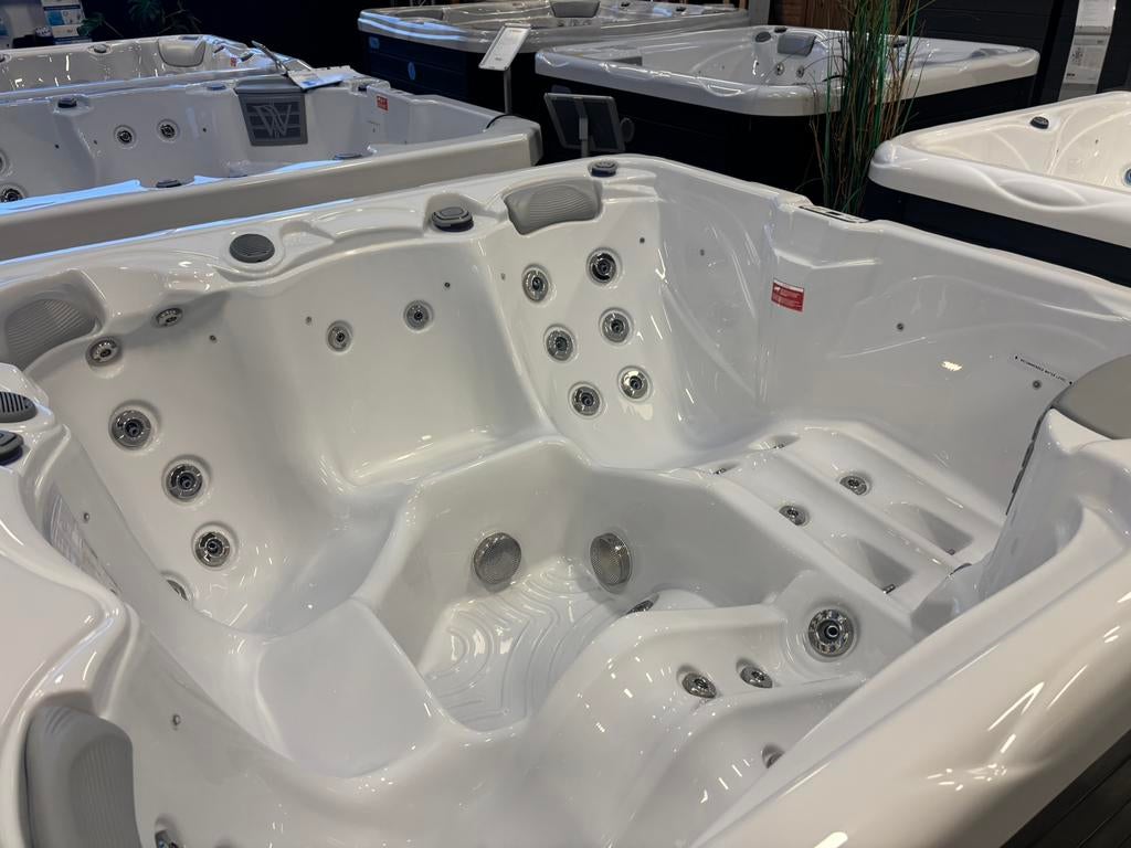 Wellis jacuzzi Budapest 200x200x89 cm, Ophalen, Nieuw, Inbouw, Trap