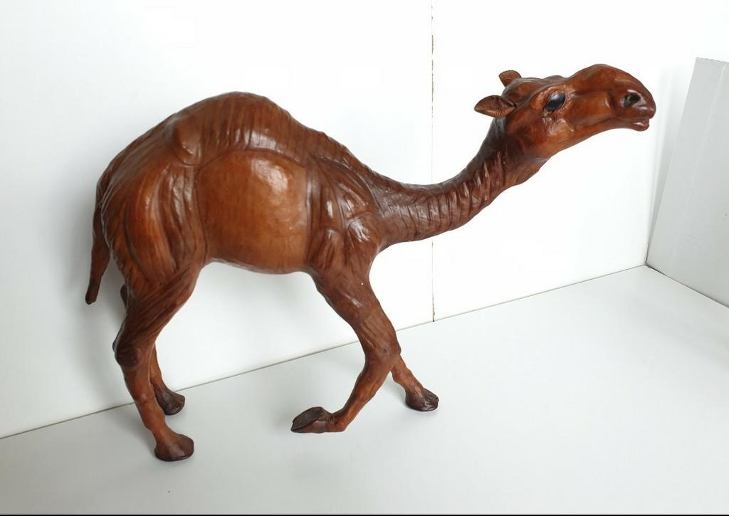 1339)prachtig dromedaris uit leder, Ophalen of Verzenden, Zo goed als nieuw, Beeldje of Figuurtje