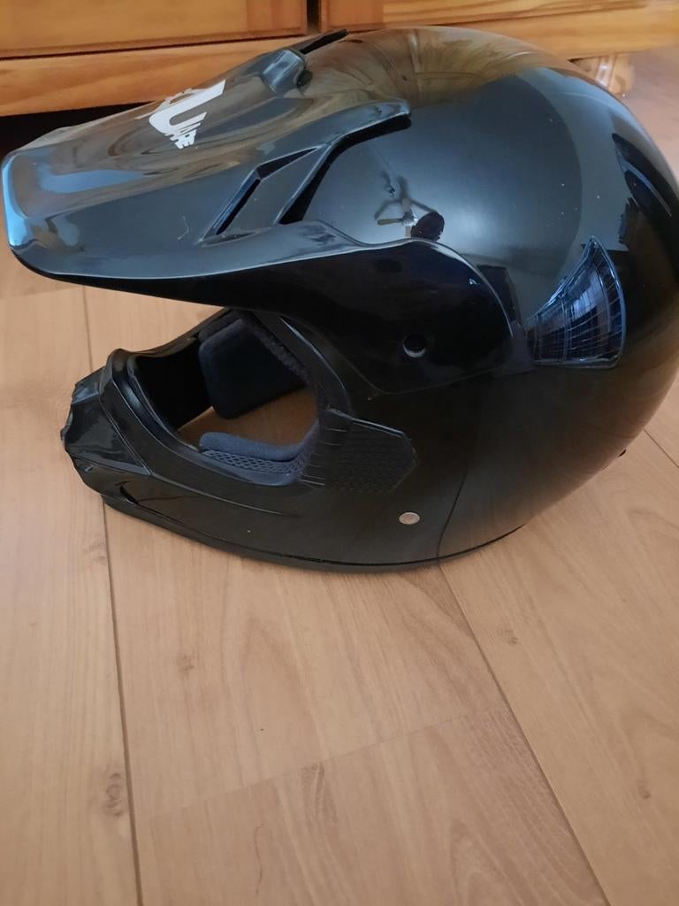 Zwarte motorcrosshelm, Fietsen en Brommers, Ophalen of Verzenden, Zo goed als nieuw, Medium, QWAR