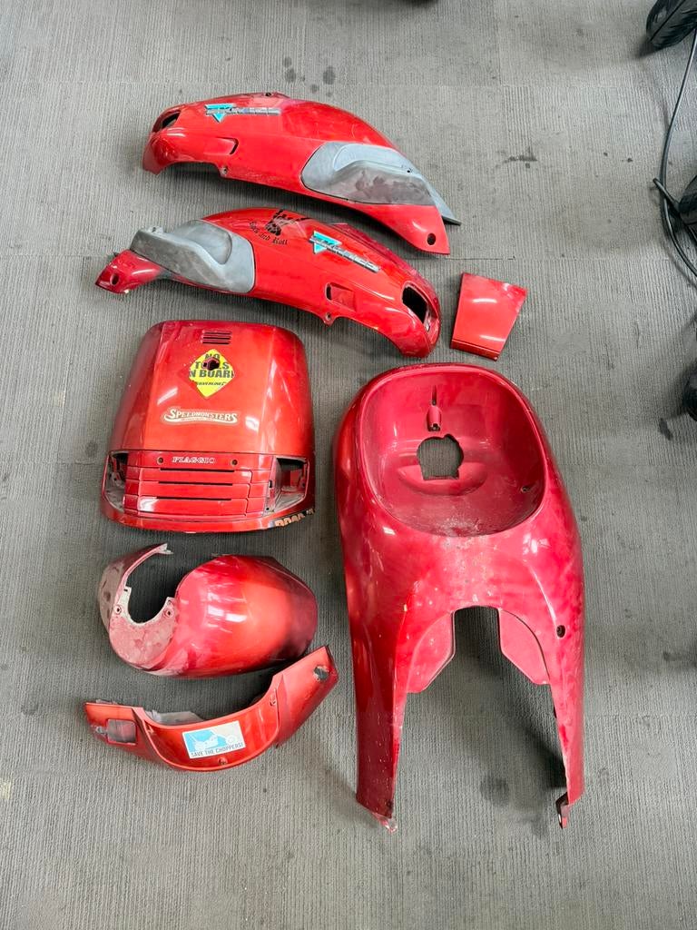 Piaggio Skipper kappenset kappen kap rood, Fietsen en Brommers, Brommeronderdelen | Scooters, Gebruikt, Piaggio, Kap, Ophalen of Verzenden
