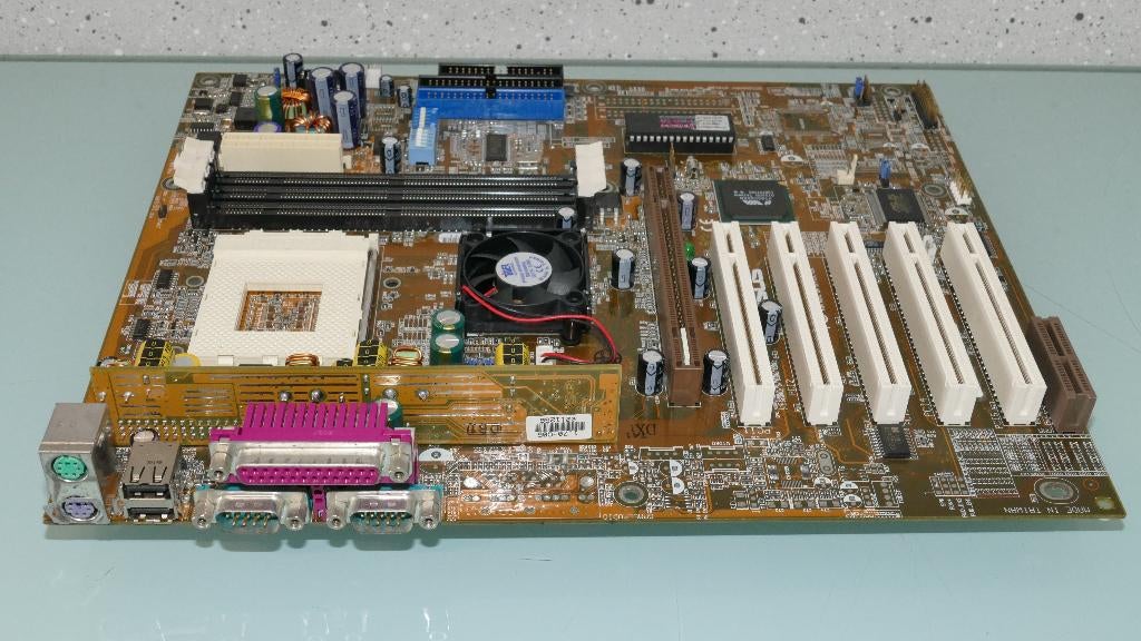 ASUS A7V133-C Rev 1.05  | Socket A VIA KT133A, Computers en Software, Vintage Computers, Ophalen of Verzenden