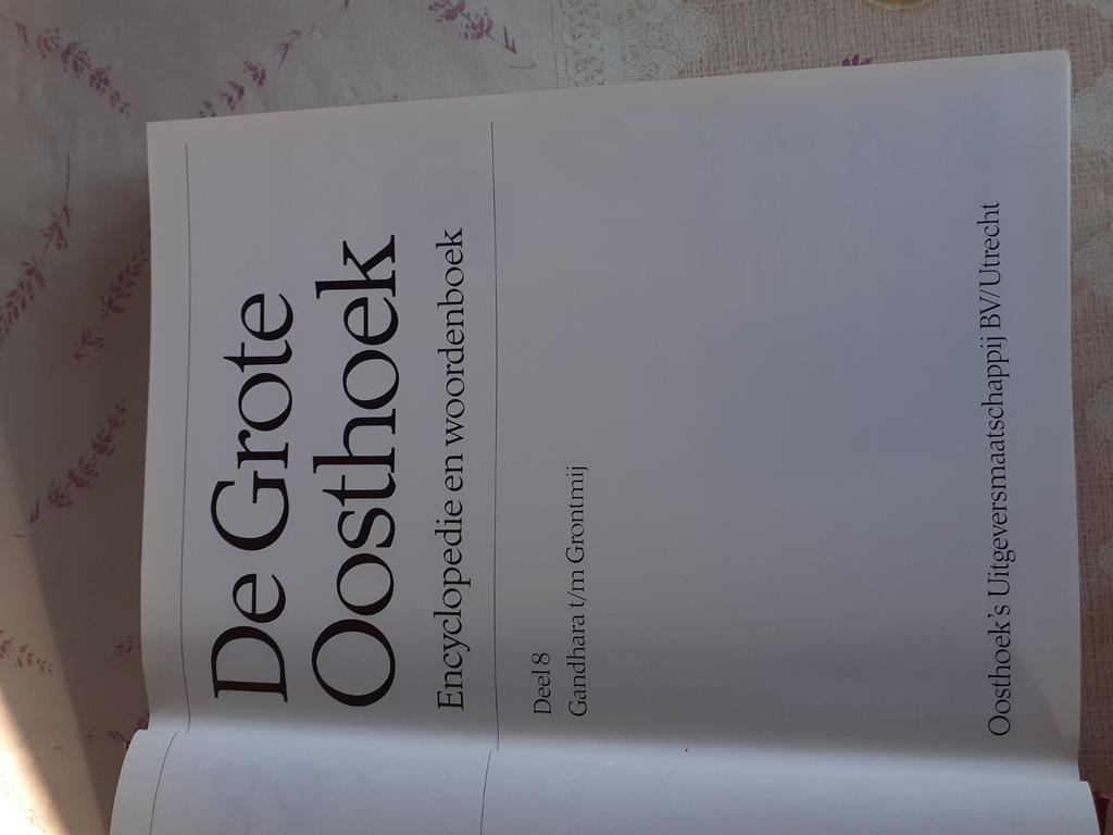 Encyclopedie De Grote Oosthoek incl meerdere jaarboeken, Ophalen, Complete serie, Diverse auteurs, Zo goed als nieuw