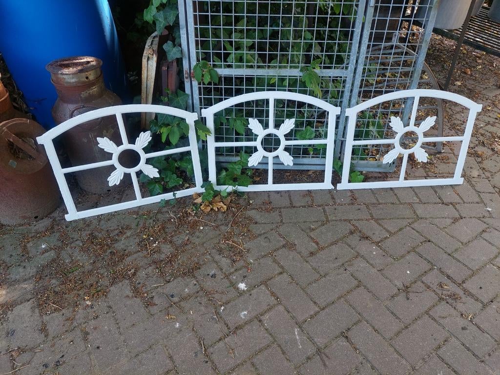 Gietijzeren stalramen  koeruitjes  meer dan 200 beschikbaar, Doe-het-zelf en Verbouw, Glas en Ramen, Ophalen, Gevelraam of Ruit