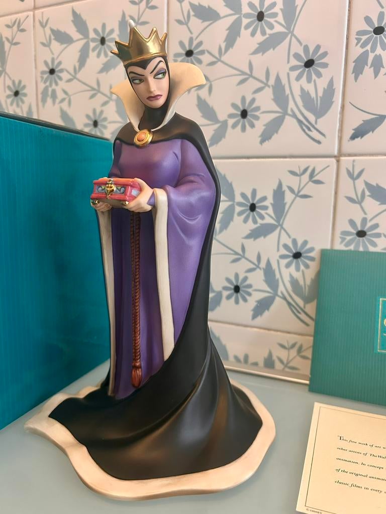 WDCC Special event beeld Evil Queen “Bring Back Her Heart”, Verzamelen, Disney, Beeldje of Figuurtje, Sneeuwwitje of Doornroosje