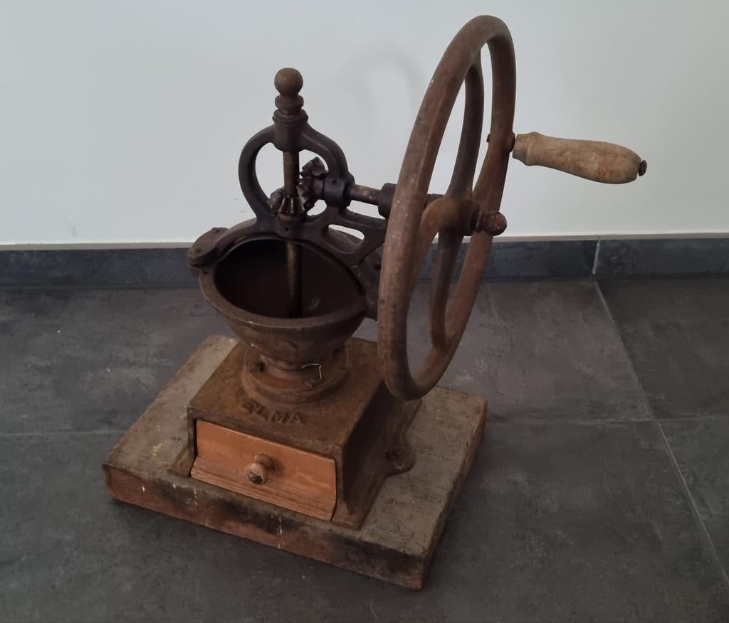 Antieke Gietijzeren Koffiemolen – Merk ELMA, Ophalen
