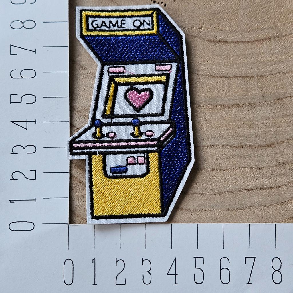 Strijk embleem applicatie Patch Game on Game machine