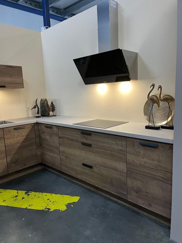 Foto 3 van Complete Keuken compleet NIEUW met apparatuur -Keuken Kamber