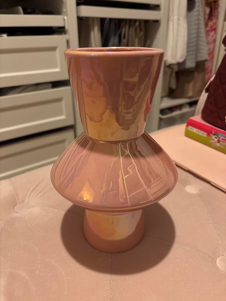Roze vaas met uniek design, Overige kleuren, Verzenden, Aardewerk of Porselein, Zo goed als nieuw