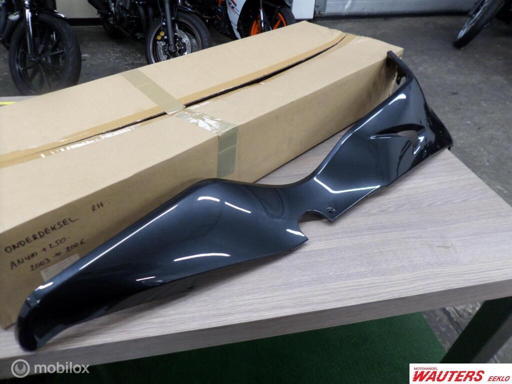 zijdeksel rh SUZUKI AN 250/400  bwj 03-06, Gebruikt, Ophalen of Verzenden