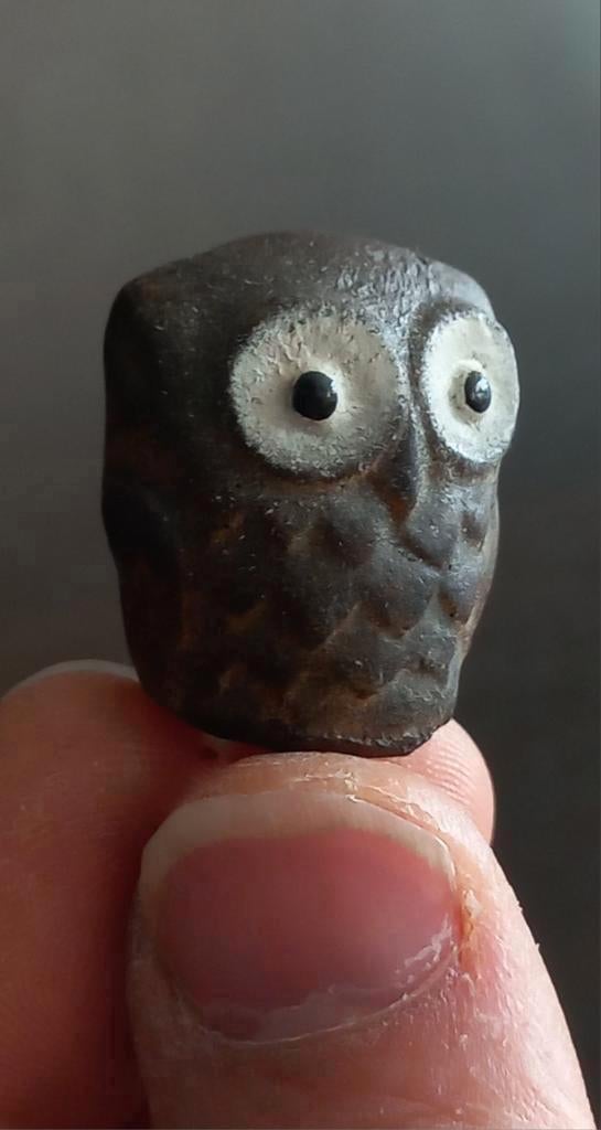 Oud steen miniatuur beeldje uil 2.8x2.5 cm, Verzamelen, Beelden en Beeldjes, Ophalen of Verzenden