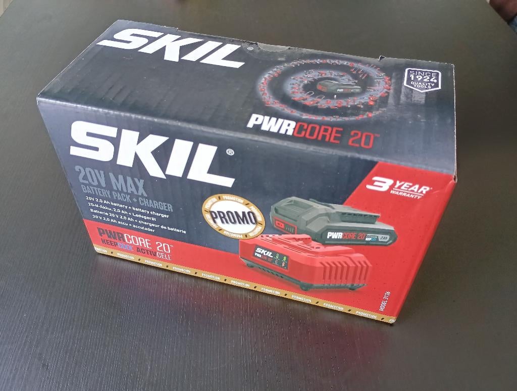 Skil 20v max 2ah accu + lader nieuw in doos model 3136, Ophalen of Verzenden, Nieuw, Boor- en Schroefmachine