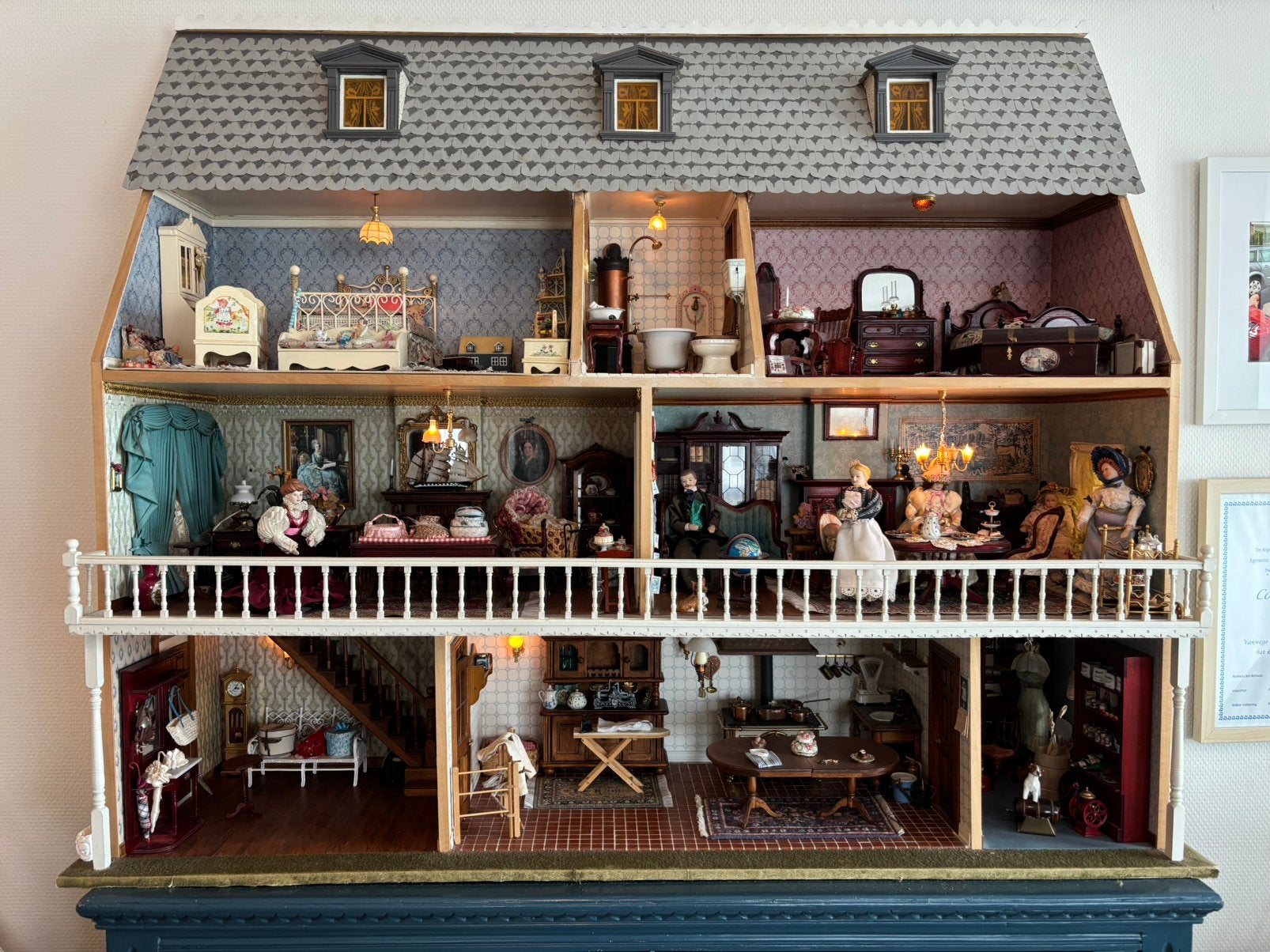Poppenhuis victoriaanse stijl, Verzamelen, Poppenhuizen en Toebehoren, Ophalen, Zo goed als nieuw, Poppenhuis