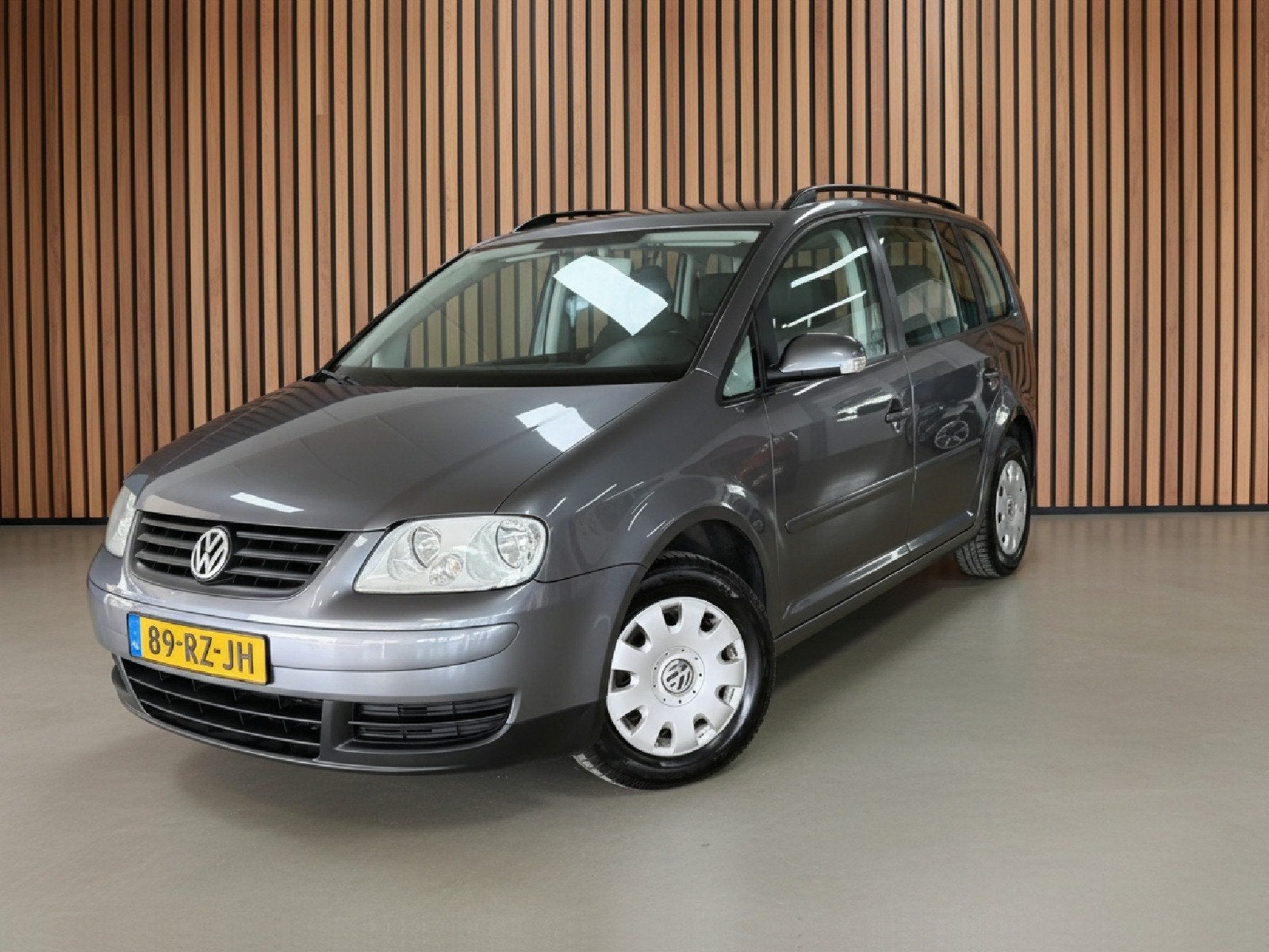 Volkswagen Touran 1.6-16V FSI Business | Trekhaak | Cruise, Auto's, Gebruikt, 4 cilinders, 116 pk, Origineel Nederlands