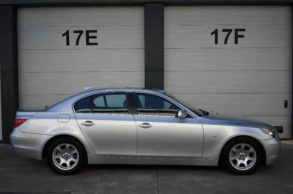 520i EXE E60 Handbak-116dkm-IZGST-veel opties-'04, 2171 cc, 11 km/l, Bedrijf, Grijs