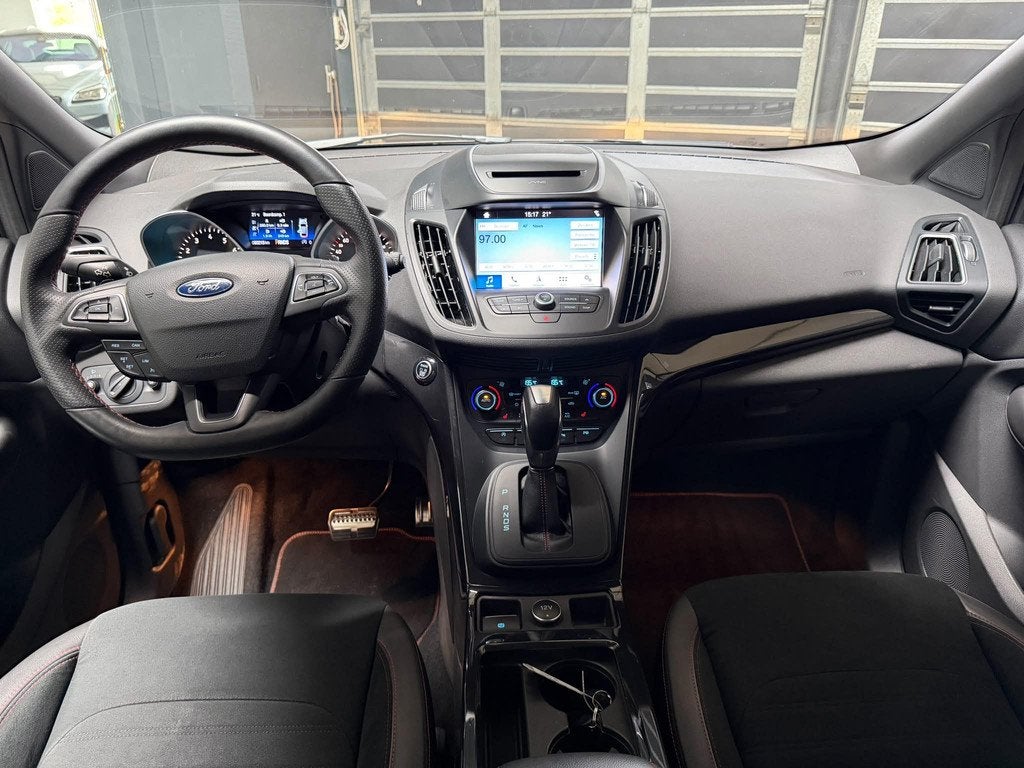 Ford Kuga 1.5 ST-line TREKHAAK-STRVERWARMING, Auto's, Stof, Euro 6, 4 cilinders, 150 pk