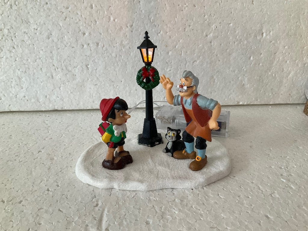 Disney Pinocchio - beeld - kerstdorp, Verzamelen, Disney, Zo goed als nieuw, Beeldje of Figuurtje, Peter Pan of Pinokkio, Ophalen of Verzenden