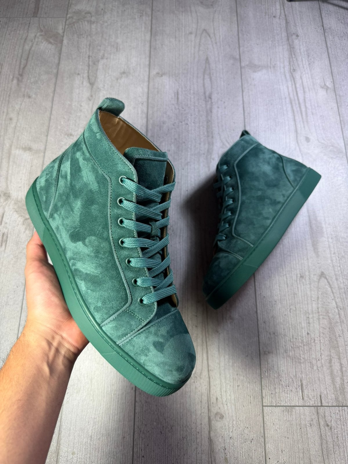 Christian louboutin, Overige kleuren, Ophalen of Verzenden, Sneakers of Gympen, Zo goed als nieuw