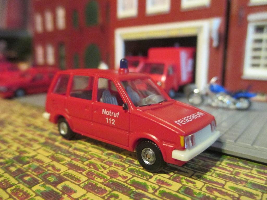 Nissan Prairie - Rietze Brandweer rood gemodificeerd, Ophalen of Verzenden, Gebruikt, Auto, Rietze