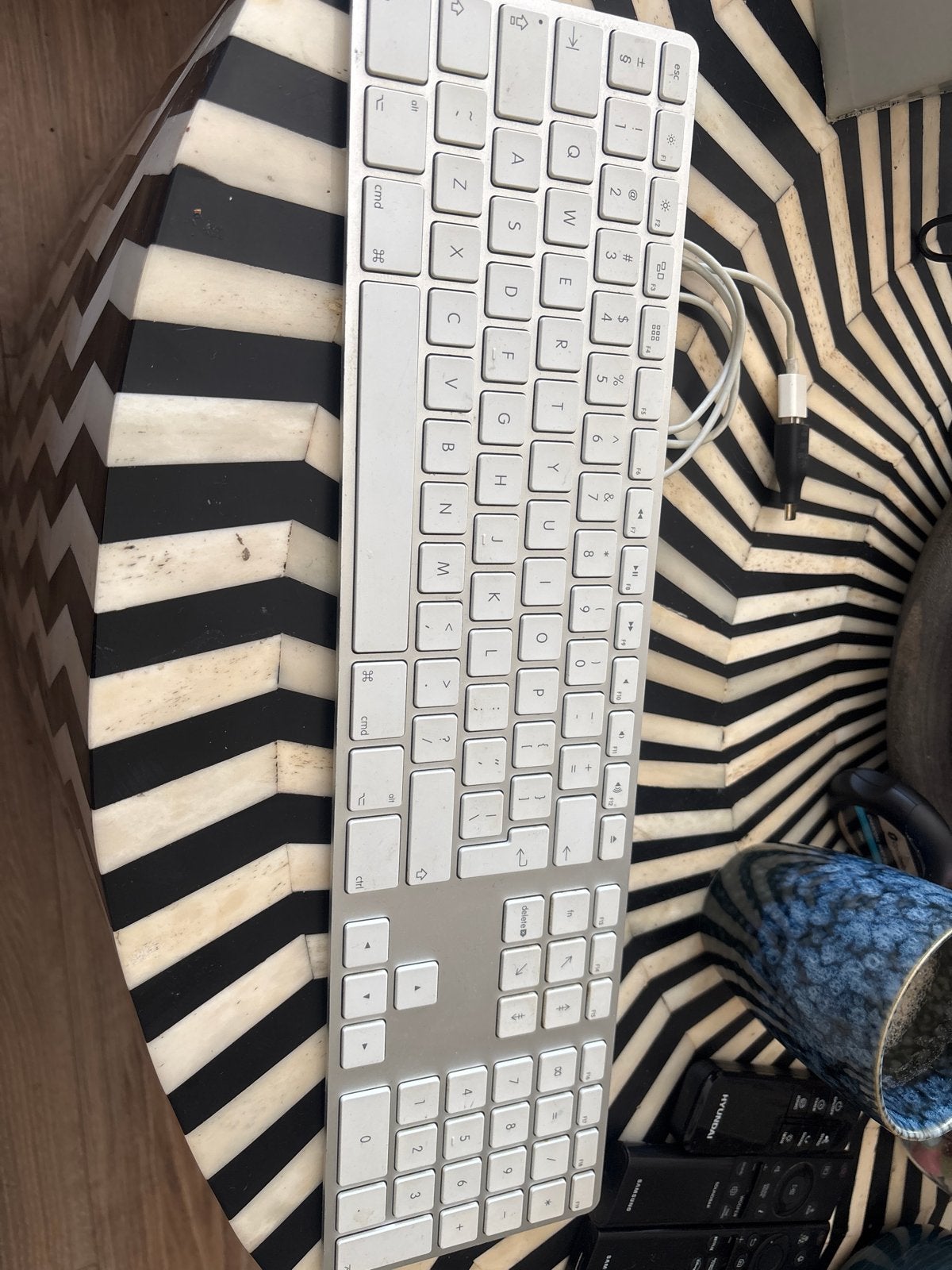 Origineel Apple Bedraad Toetsenbord A1243 met numeriek deel, Computers en Software, Gebruikt, Verzenden, Qwerty, Numeriek gedeelte