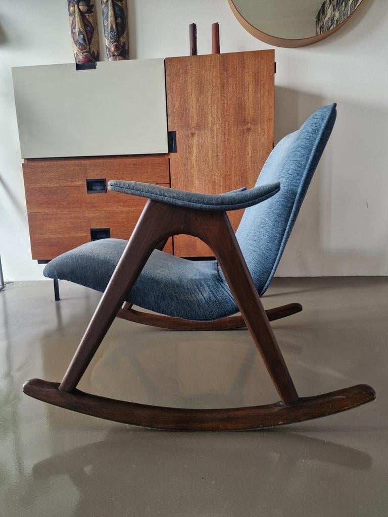Louis van Teeffelen schommelstoel – teakhout – mid century, Huis en Inrichting, Stoelen, Ophalen, Gebruikt, Blauw, Eén